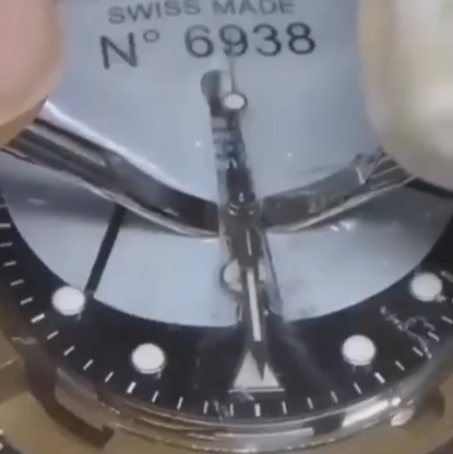 Демонтаж стрелок и циферблата Rolex Submariner 