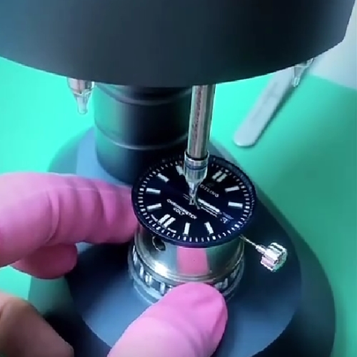 Установка стрелок на Breitling Colt